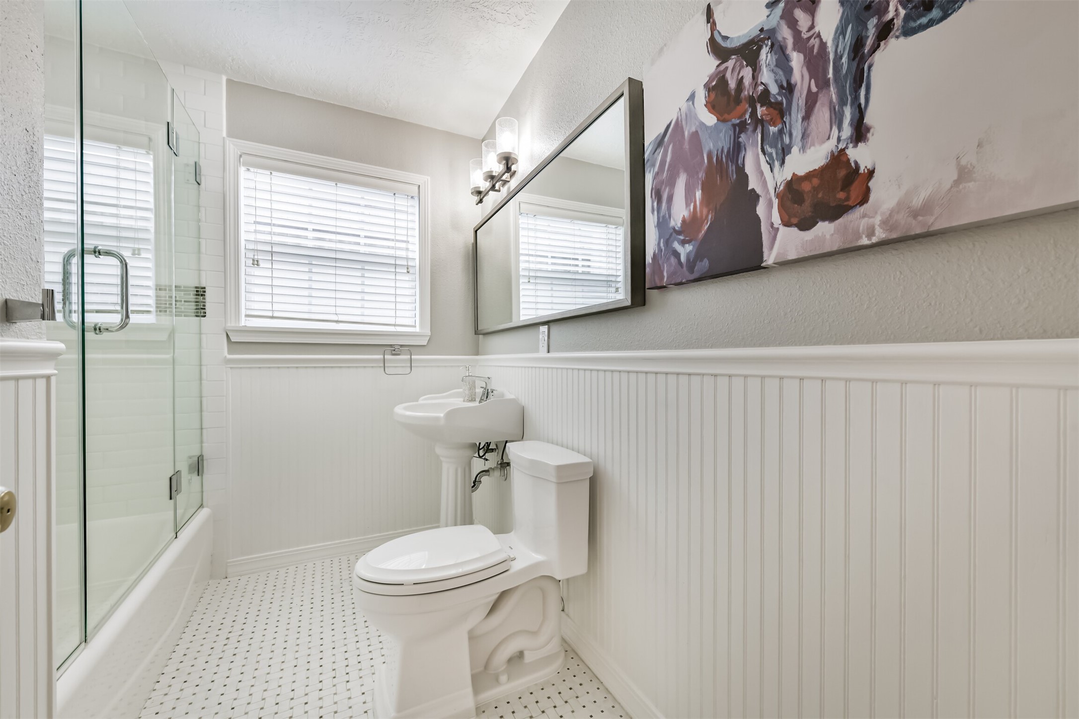 2511 Watts Street Houston, TX 77030 - Photo 29 of 34 Crisp white secondary bath with glass shower door. Beautiful!