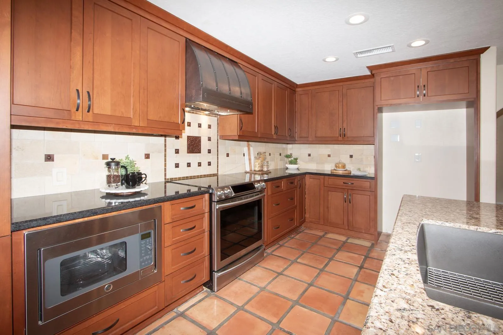 14371 Silver Heights Road Poway, CA 92064 - Photo 8 of 33