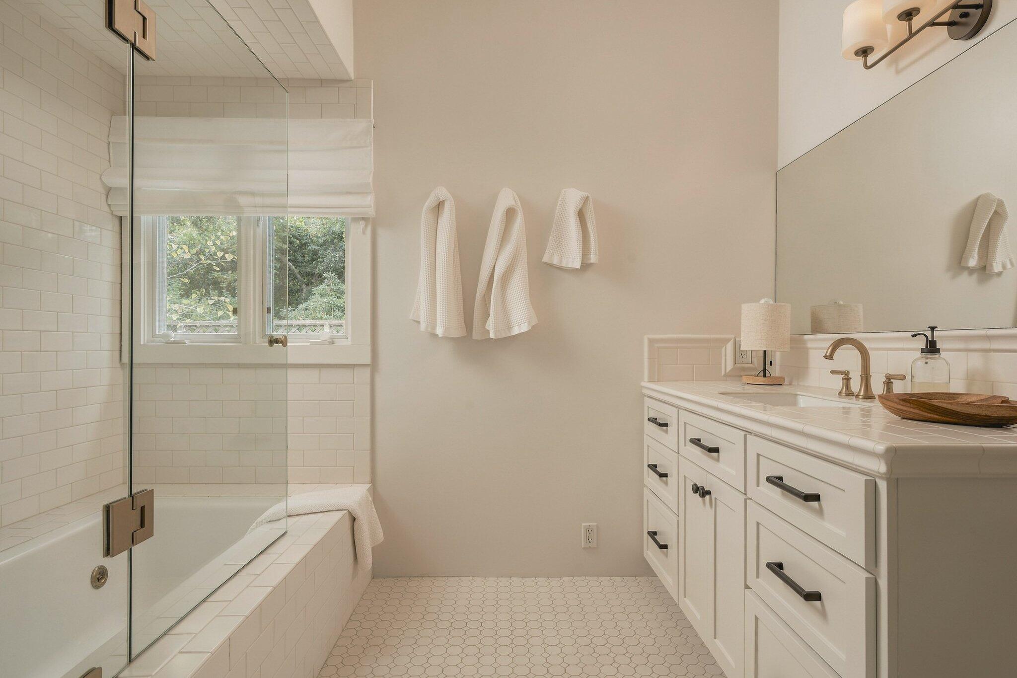1515 East Valley Road, Unit C Montecito, CA 93108 - Photo 16 of 24 Primary Bathroom
