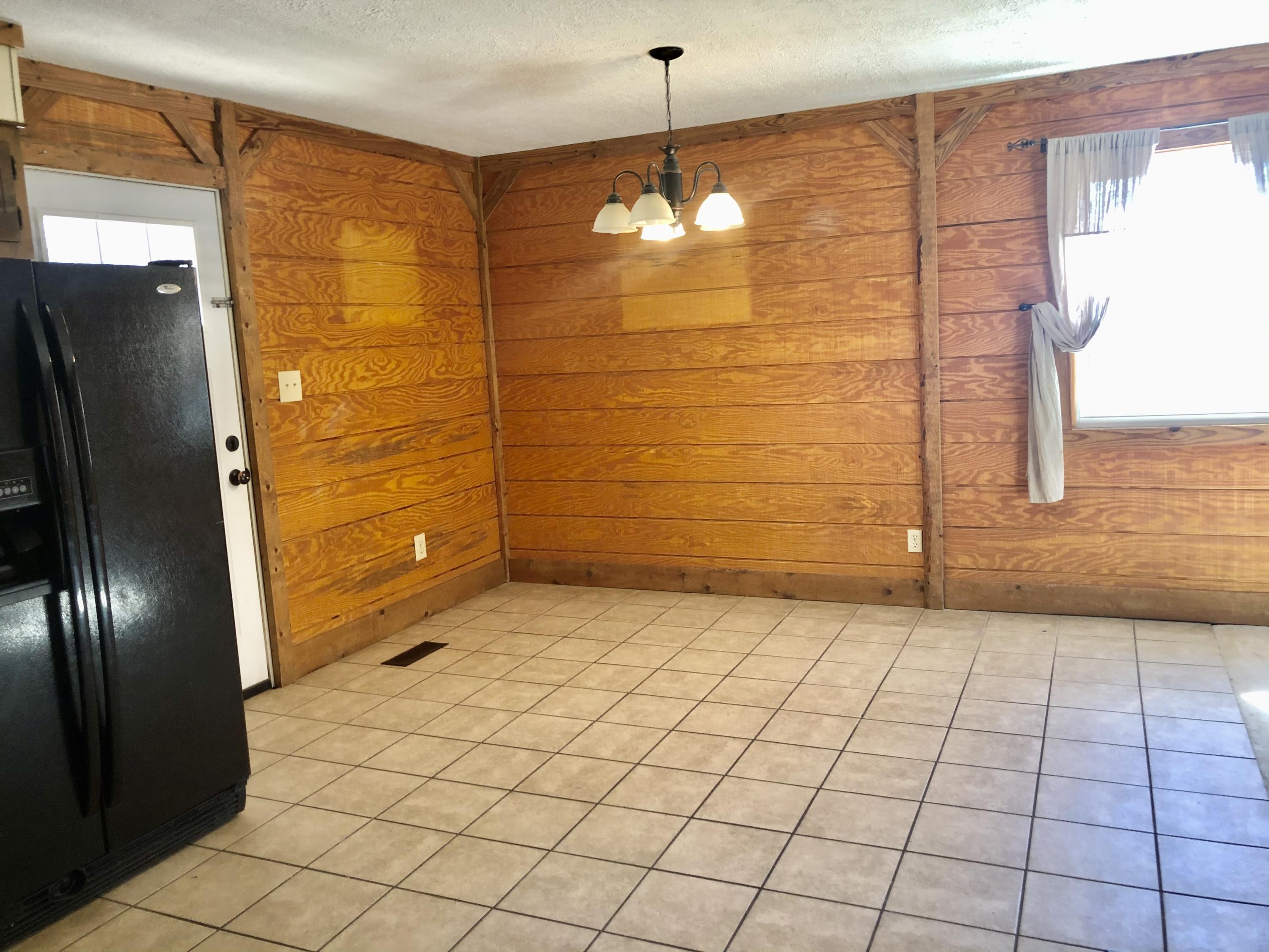 802 Henson Road Bristol, TN 37620 - Photo 18 of 37 1498B102-2425-4B5B-B8A2-BA050E786677