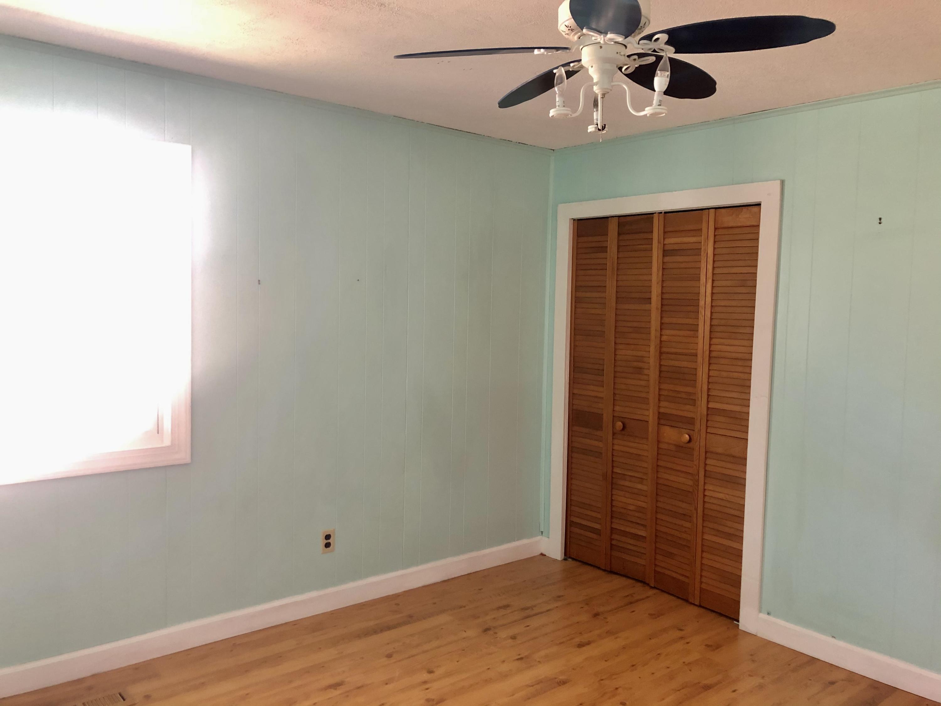 802 Henson Road Bristol, TN 37620 - Photo 30 of 37 F0E3C43B-3236-46CA-91EE-128B8D4A532B
