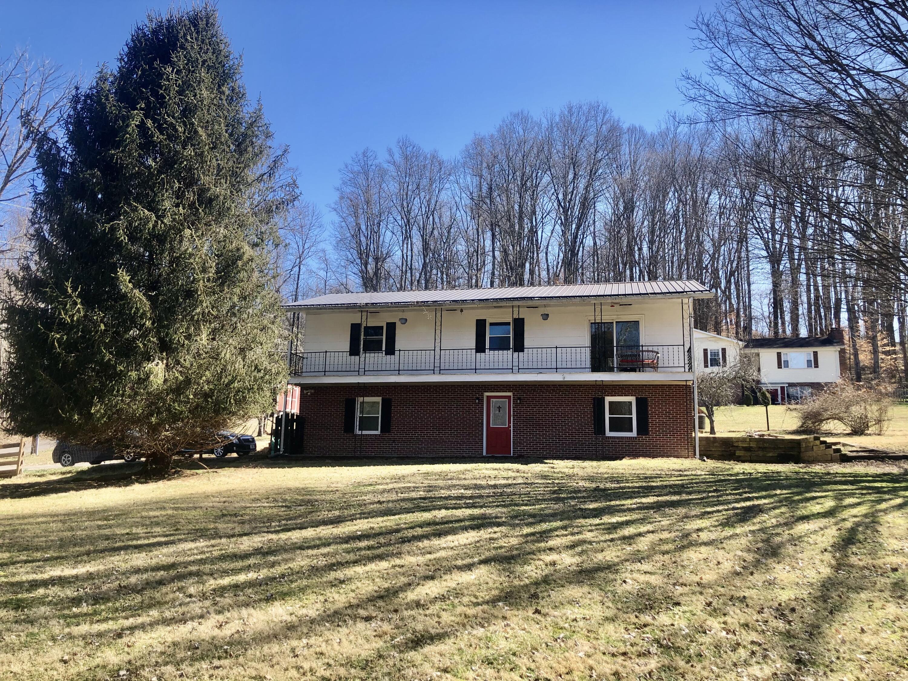 802 Henson Road Bristol, TN 37620 - Photo 3 of 37 43C4A141-BCF4-47ED-A22D-95EE78766630