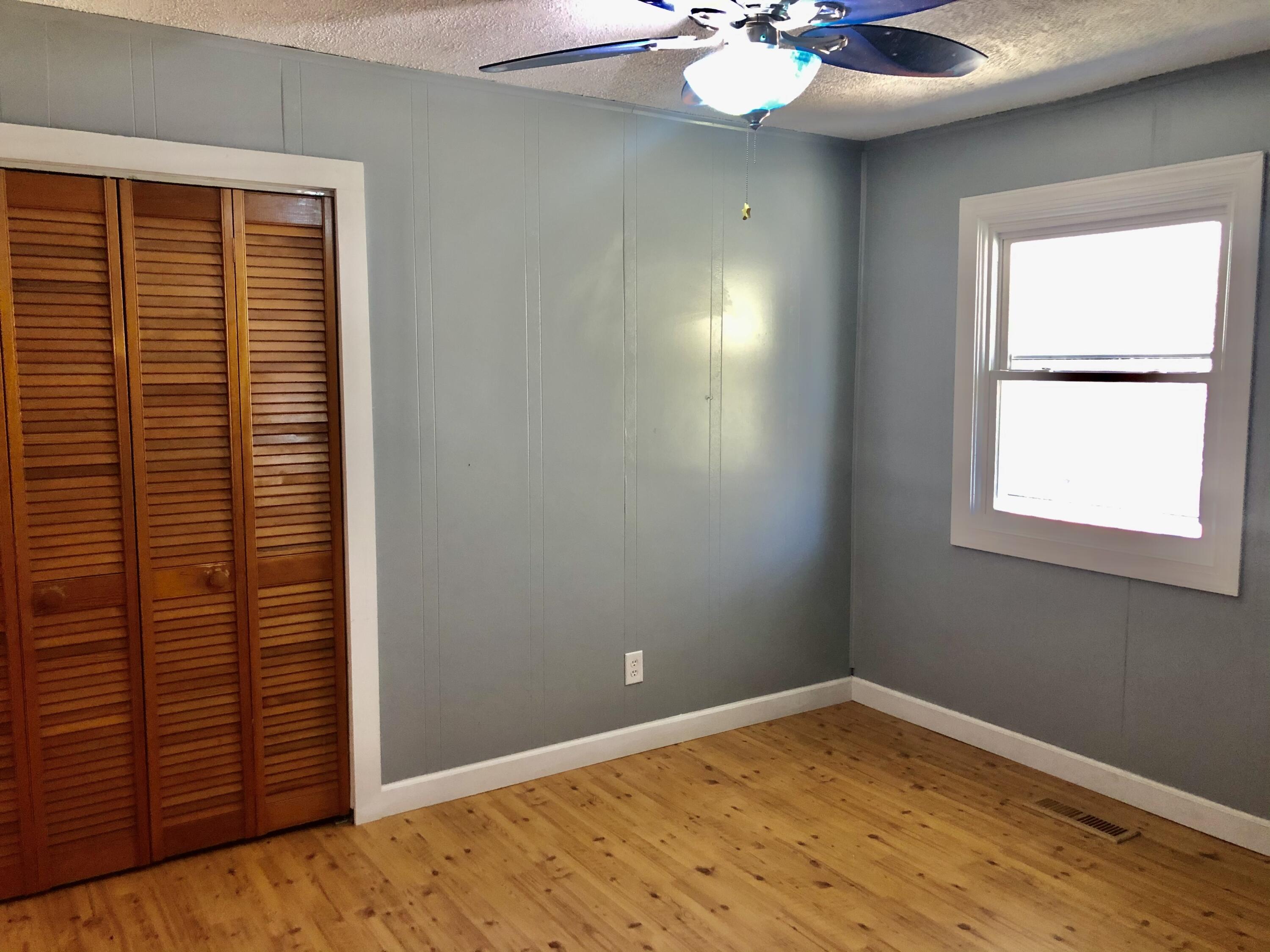 802 Henson Road Bristol, TN 37620 - Photo 33 of 37 85E11C67-76A5-4A81-A63A-335C8F488637