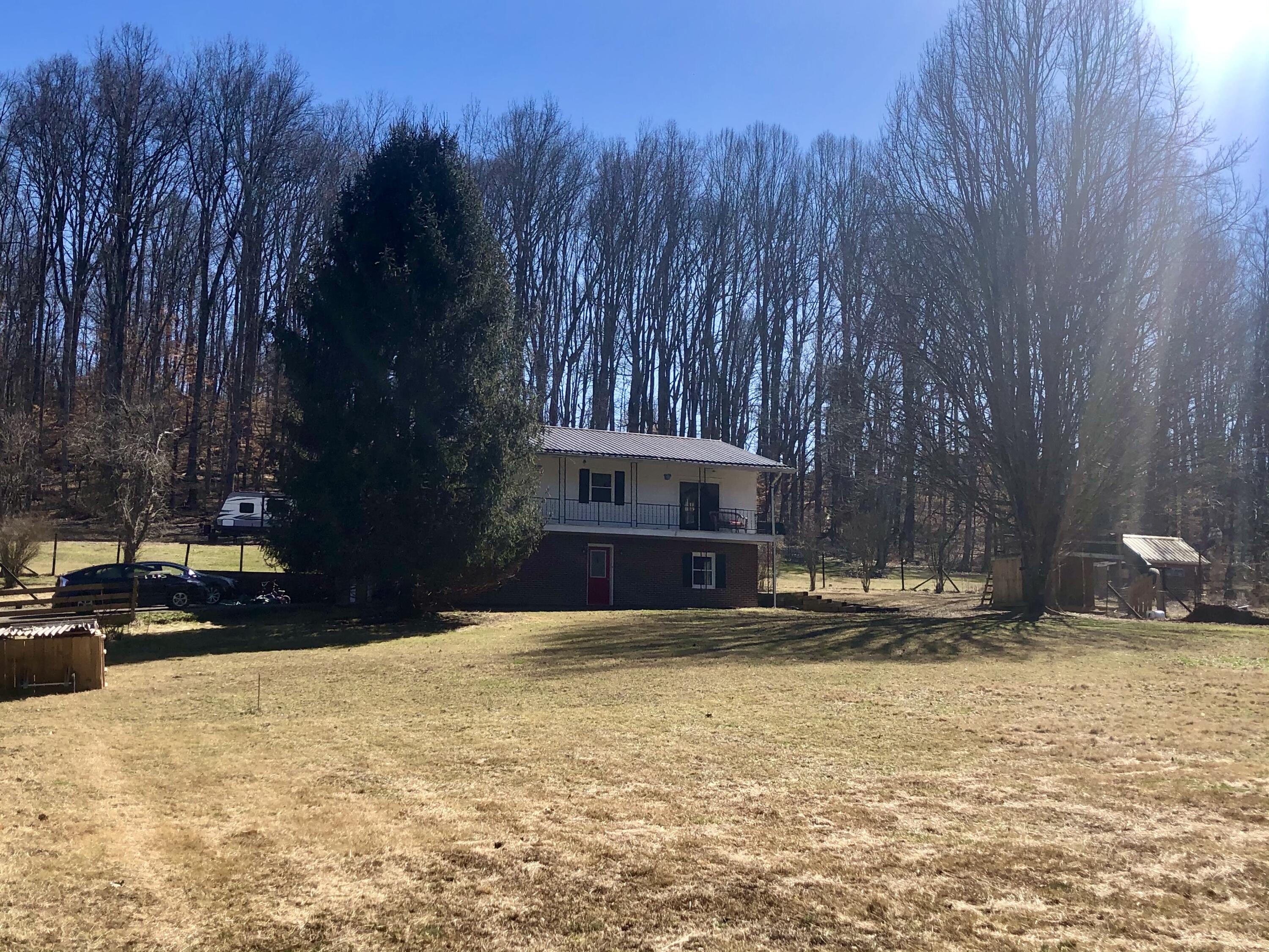 802 Henson Road Bristol, TN 37620 - Photo 4 of 37 672D9D38-AAB8-46FA-88F0-1F08A6E1ECFB