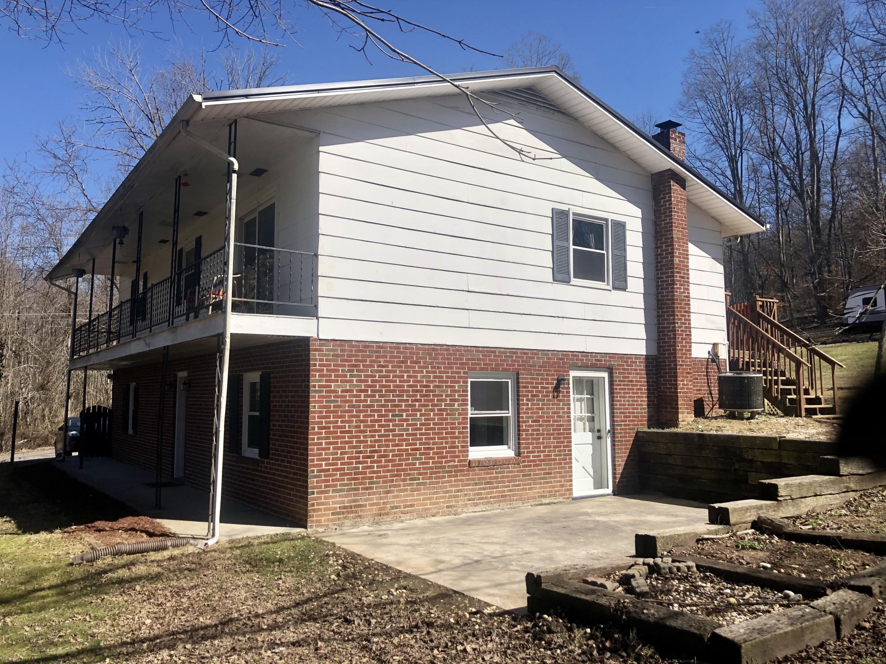 802 Henson Road Bristol, TN 37620 - Photo 6 of 37 A3A9886D-E723-49AD-AB12-70DC9BA32862