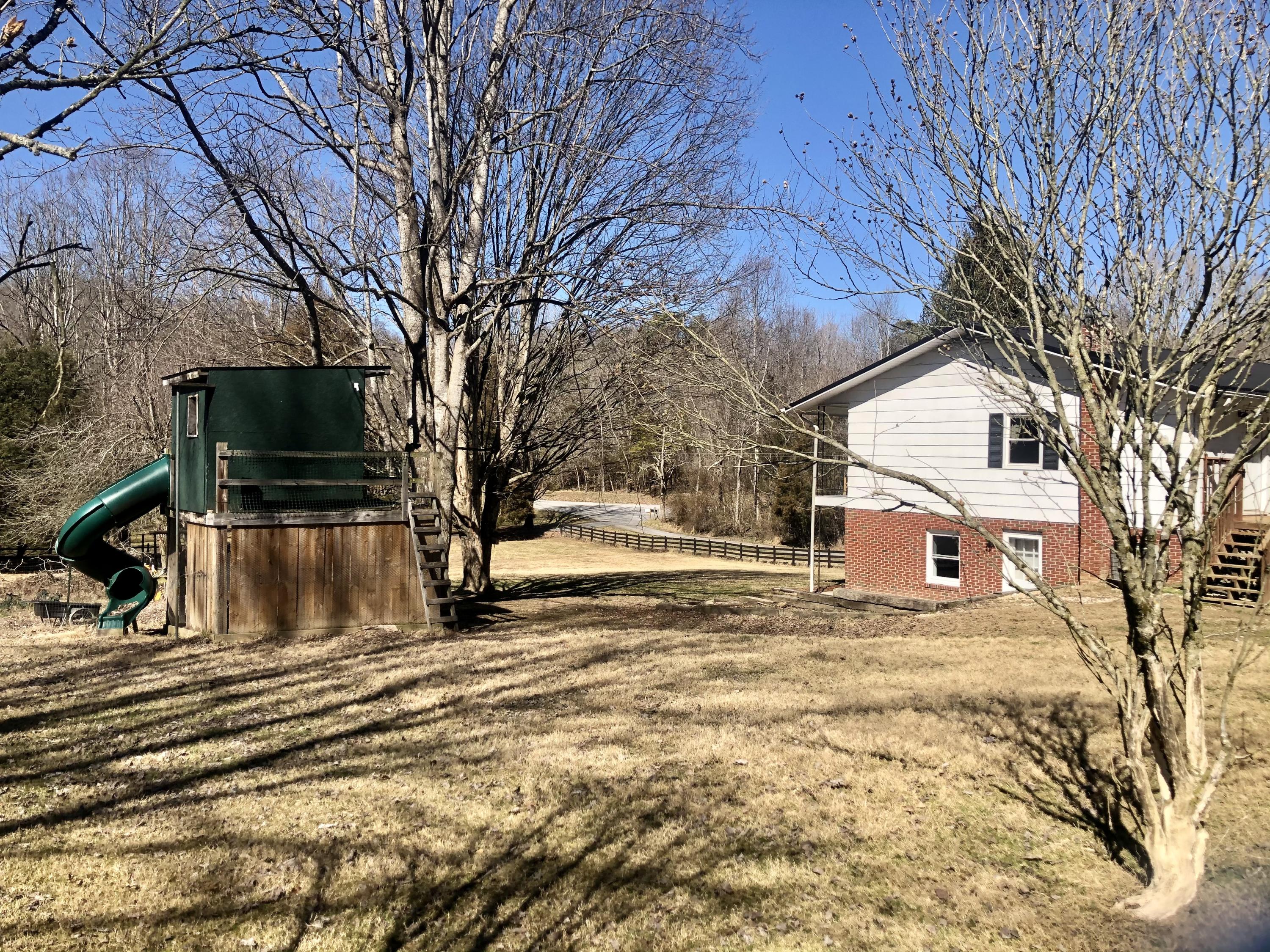 802 Henson Road Bristol, TN 37620 - Photo 7 of 37 D428E0F8-5AA4-4E23-BD87-BF591DED4DB8