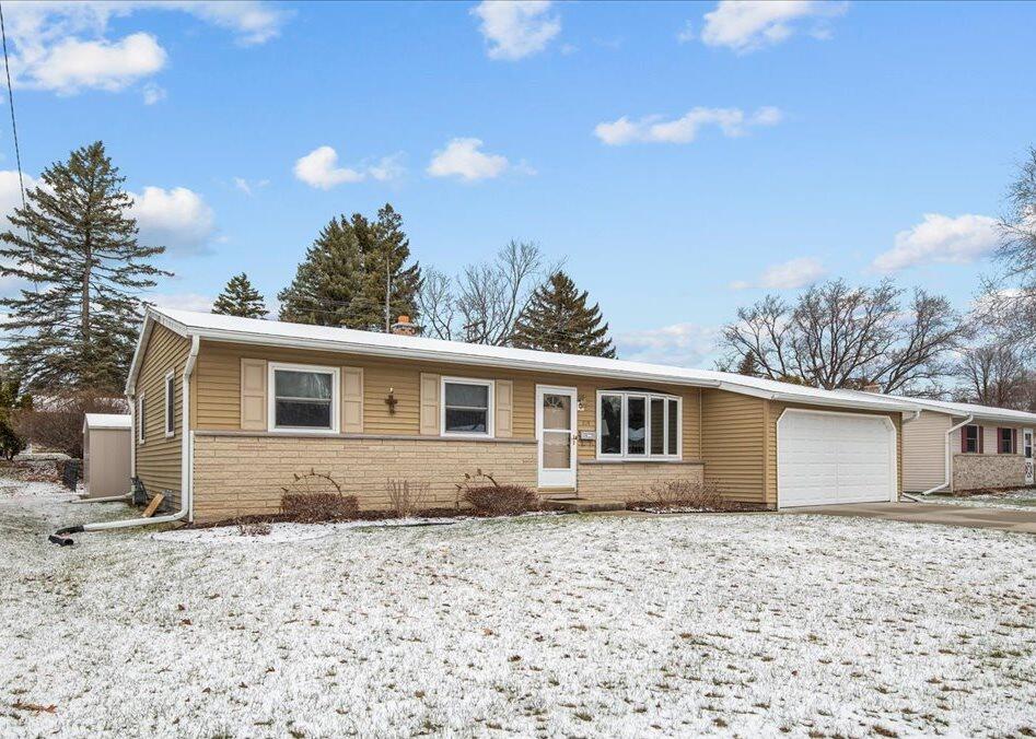 824 Meadowbrook Drive West Bend, WI 53090 - Photo 1 of 1 824 Meadowbrook