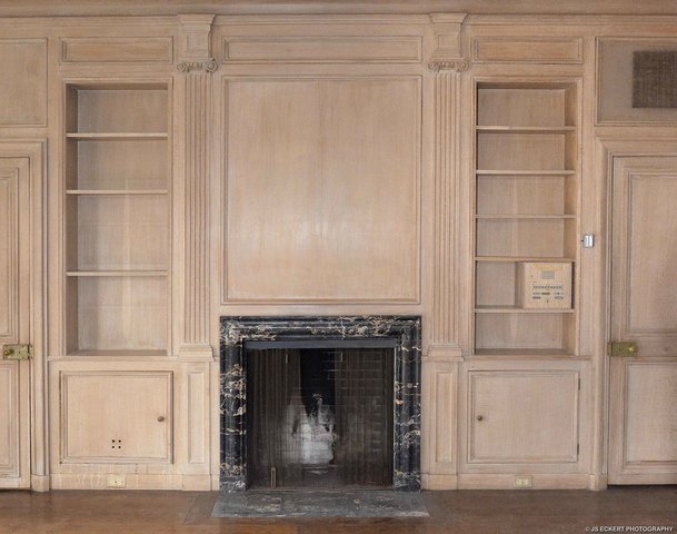 830 North Green Bay Road Lake Forest, IL 60045 - Photo 12 of 24 a stove top oven sitting inside of a kitchen