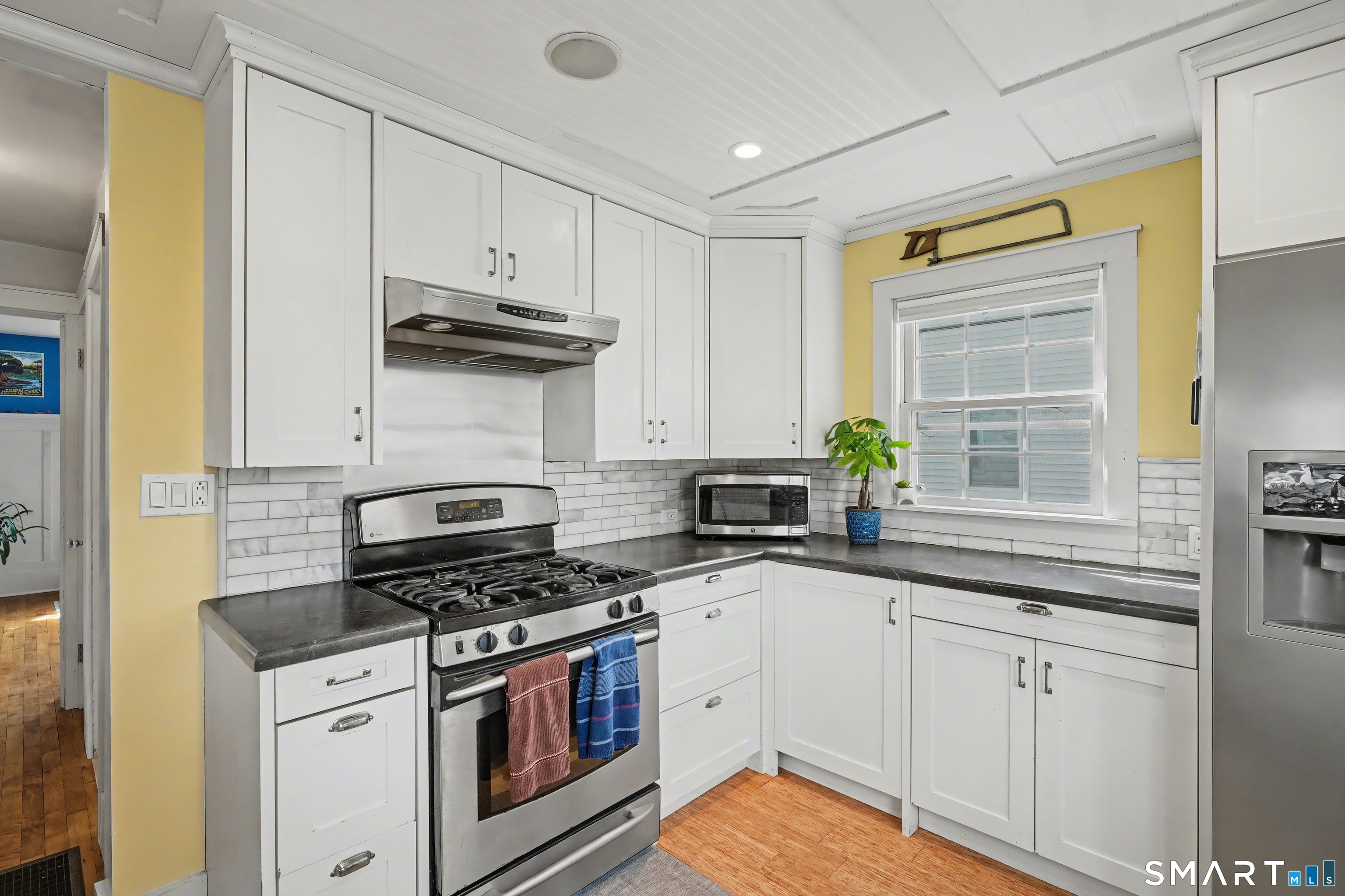4 Dallas Street Hamden, CT 06514 - Photo 12 of 36