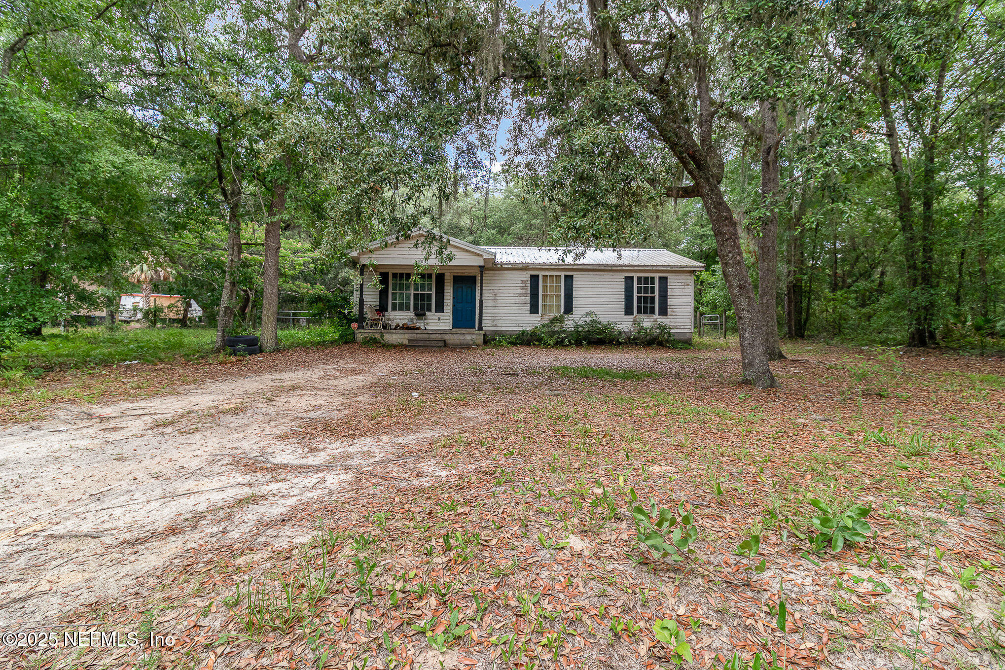 104 East Oakside Drive Interlachen, FL 32148 - Photo 2 of 26 a front view of a house with a garden