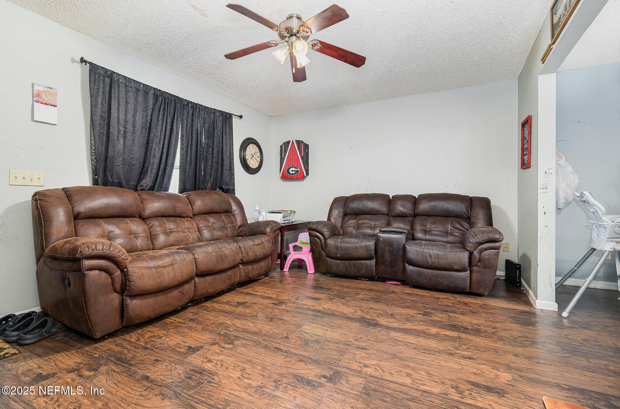 104 East Oakside Drive Interlachen, FL 32148 - Photo 7 of 26 a living room with furniture
