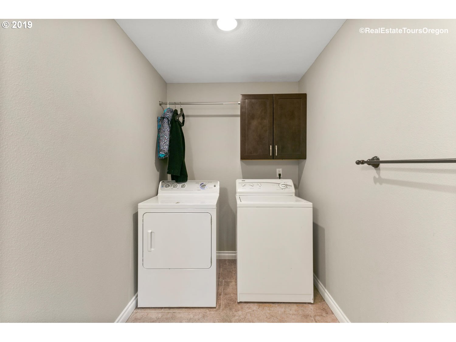 8947 Southwest 76th Place Portland, OR 97223 - Photo 17 of 32 Gallery Image 17