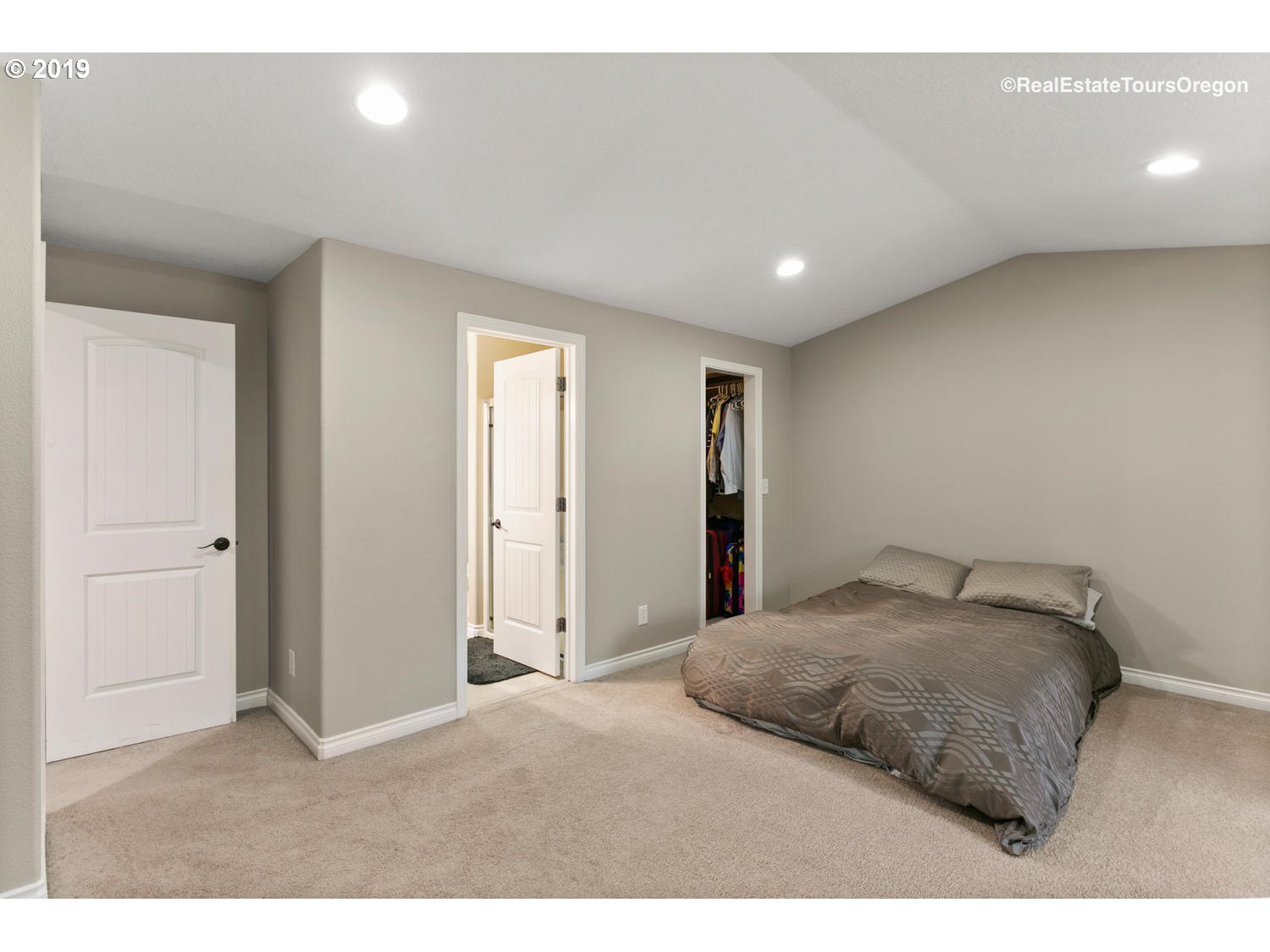 8947 Southwest 76th Place Portland, OR 97223 - Photo 18 of 32 Gallery Image 18