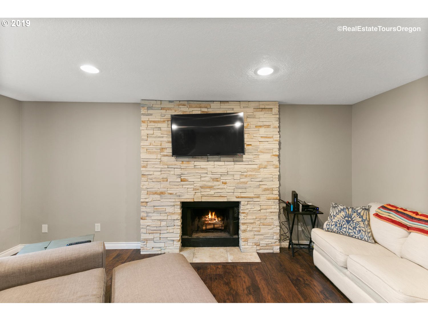 8947 Southwest 76th Place Portland, OR 97223 - Photo 5 of 32 Gallery Image 5