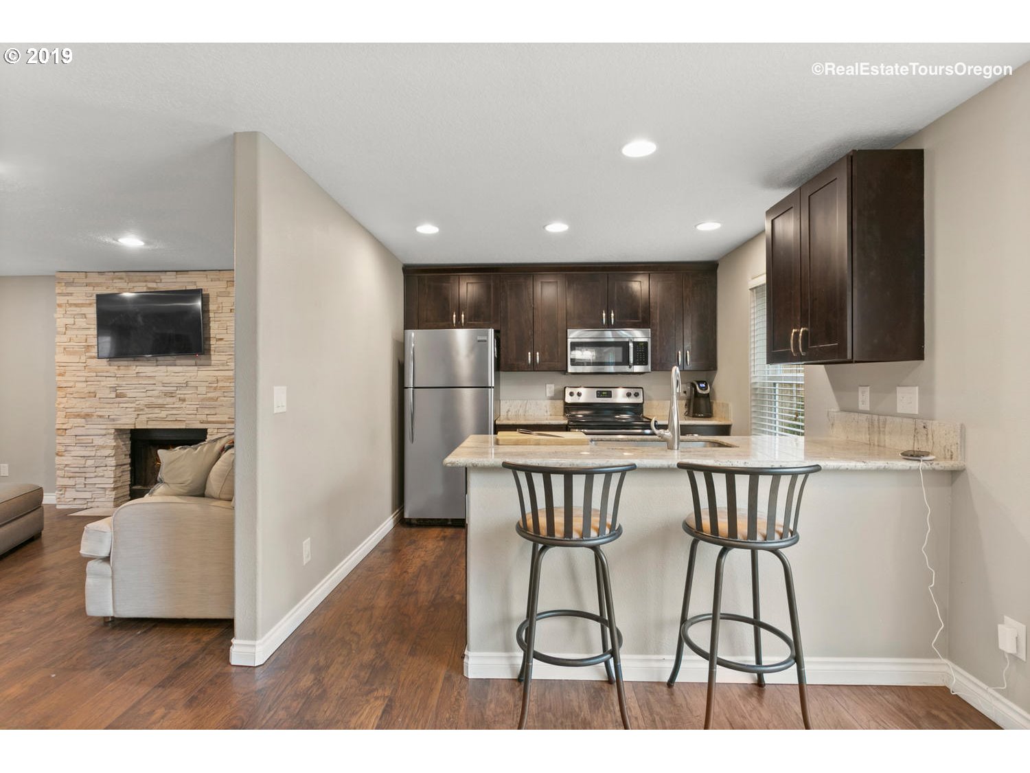 8947 Southwest 76th Place Portland, OR 97223 - Photo 9 of 32 Gallery Image 9
