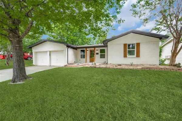 $2,600 | 1646 Jackson Street, Grand Prairie, TX 75051