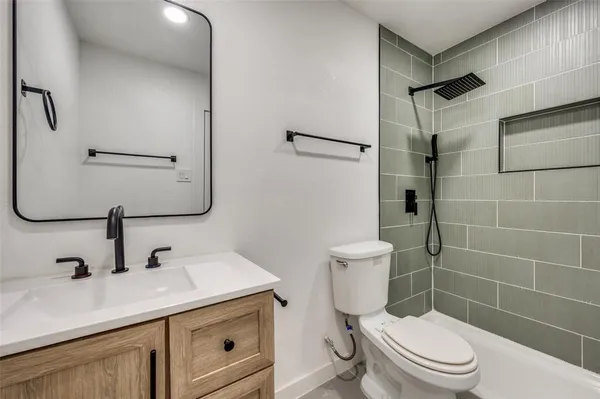 $2,600 | 1646 Jackson Street, Grand Prairie, TX 75051