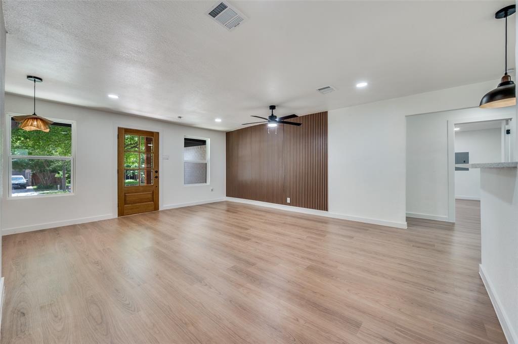 1646 Jackson Street Grand Prairie, TX 75051 - Photo 2 of 12