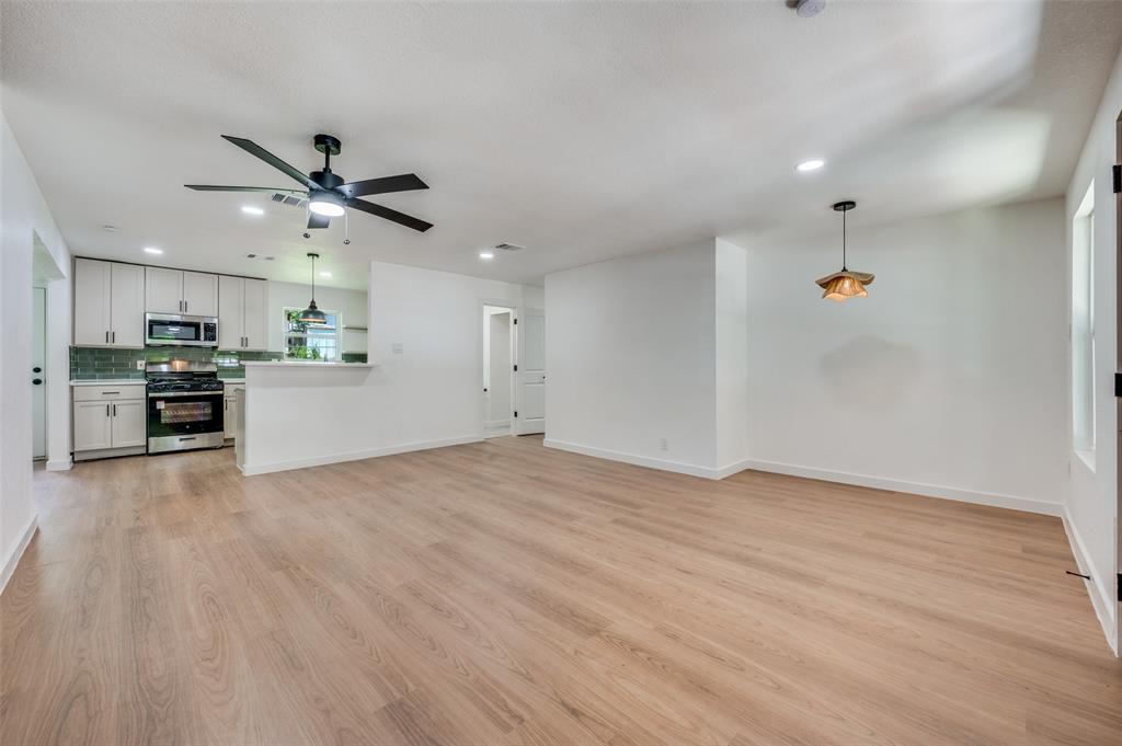 1646 Jackson Street Grand Prairie, TX 75051 - Photo 3 of 12 Living / Dining area