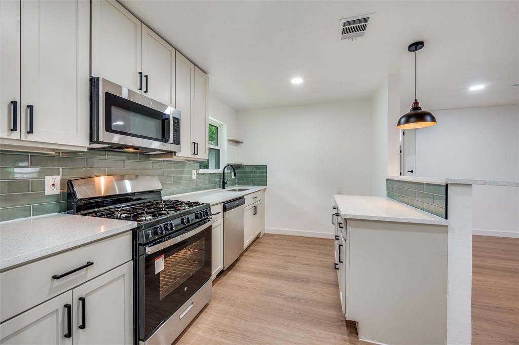 1646 Jackson Street Grand Prairie, TX 75051 - Photo 4 of 12