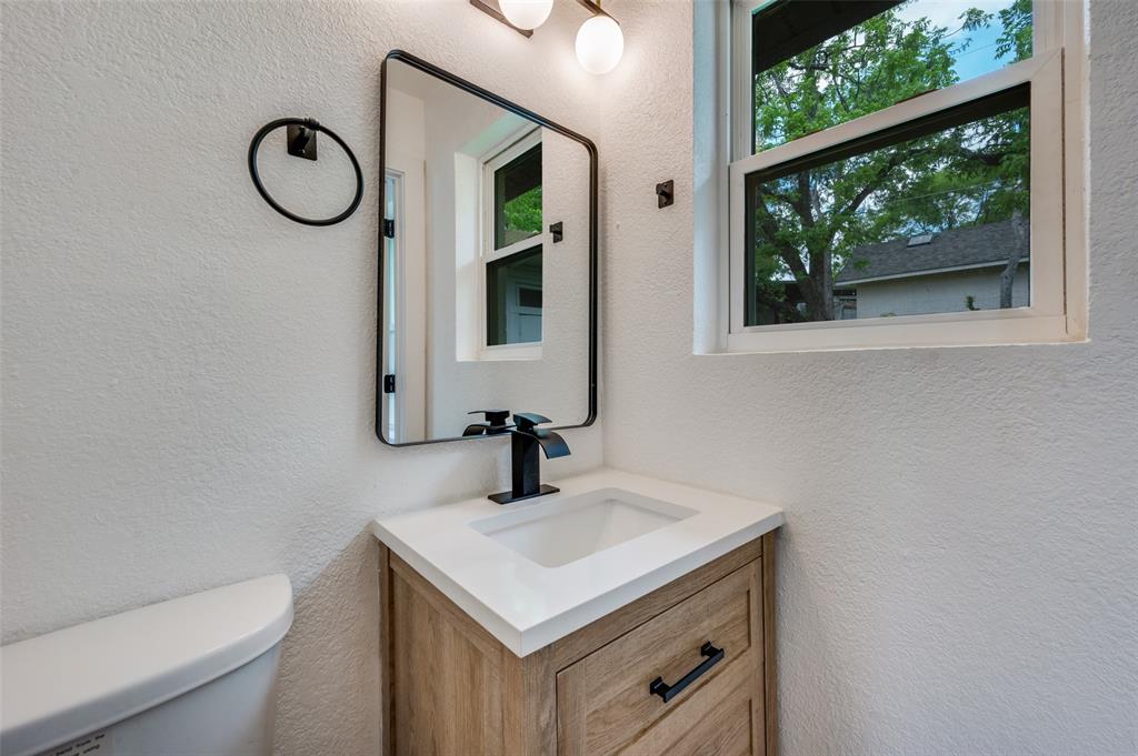 1646 Jackson Street Grand Prairie, TX 75051 - Photo 8 of 12