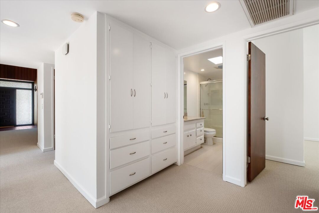 1528 Rising Glen Road West Hollywood, CA 90069 - Photo 8 of 18