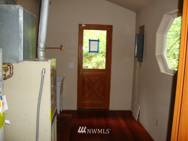 8193 Mossy Rock Road Clinton, WA 98236 - Photo 11 of 18 Gallery Image 11
