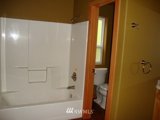 8193 Mossy Rock Road Clinton, WA 98236 - Photo 14 of 18 Gallery Image 14