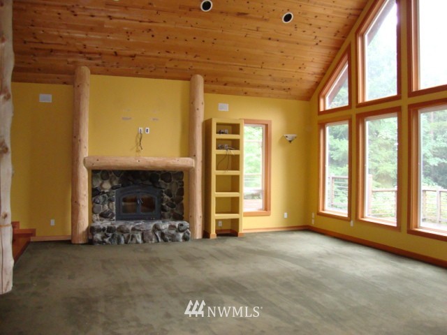 8193 Mossy Rock Road Clinton, WA 98236 - Photo 3 of 18 Gallery Image 3