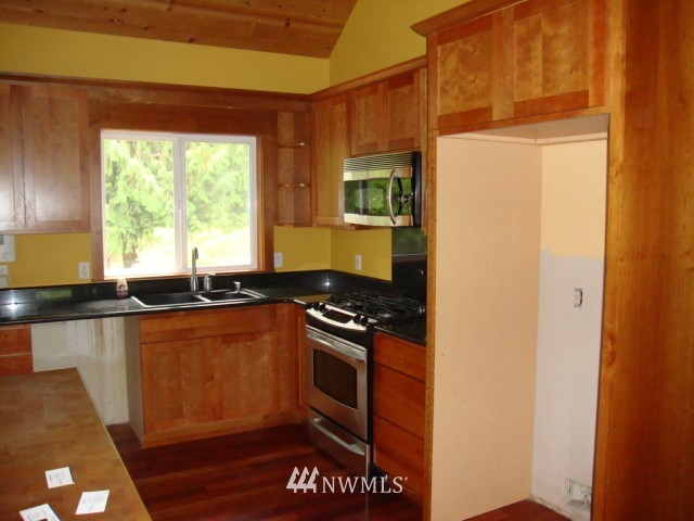 8193 Mossy Rock Road Clinton, WA 98236 - Photo 6 of 18 Gallery Image 6