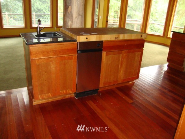8193 Mossy Rock Road Clinton, WA 98236 - Photo 7 of 18 Gallery Image 7