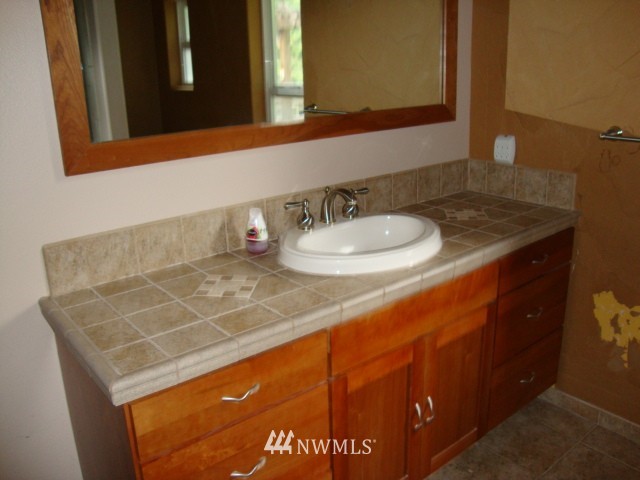 8193 Mossy Rock Road Clinton, WA 98236 - Photo 9 of 18 Gallery Image 9