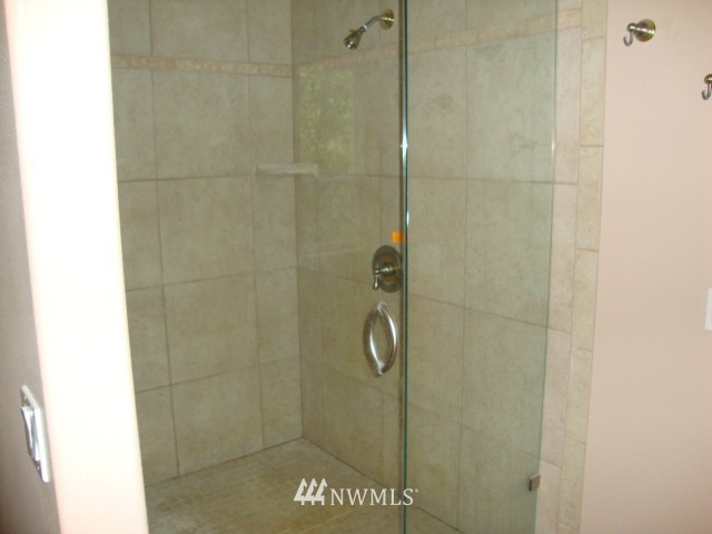 8193 Mossy Rock Road Clinton, WA 98236 - Photo 10 of 18 Gallery Image 10