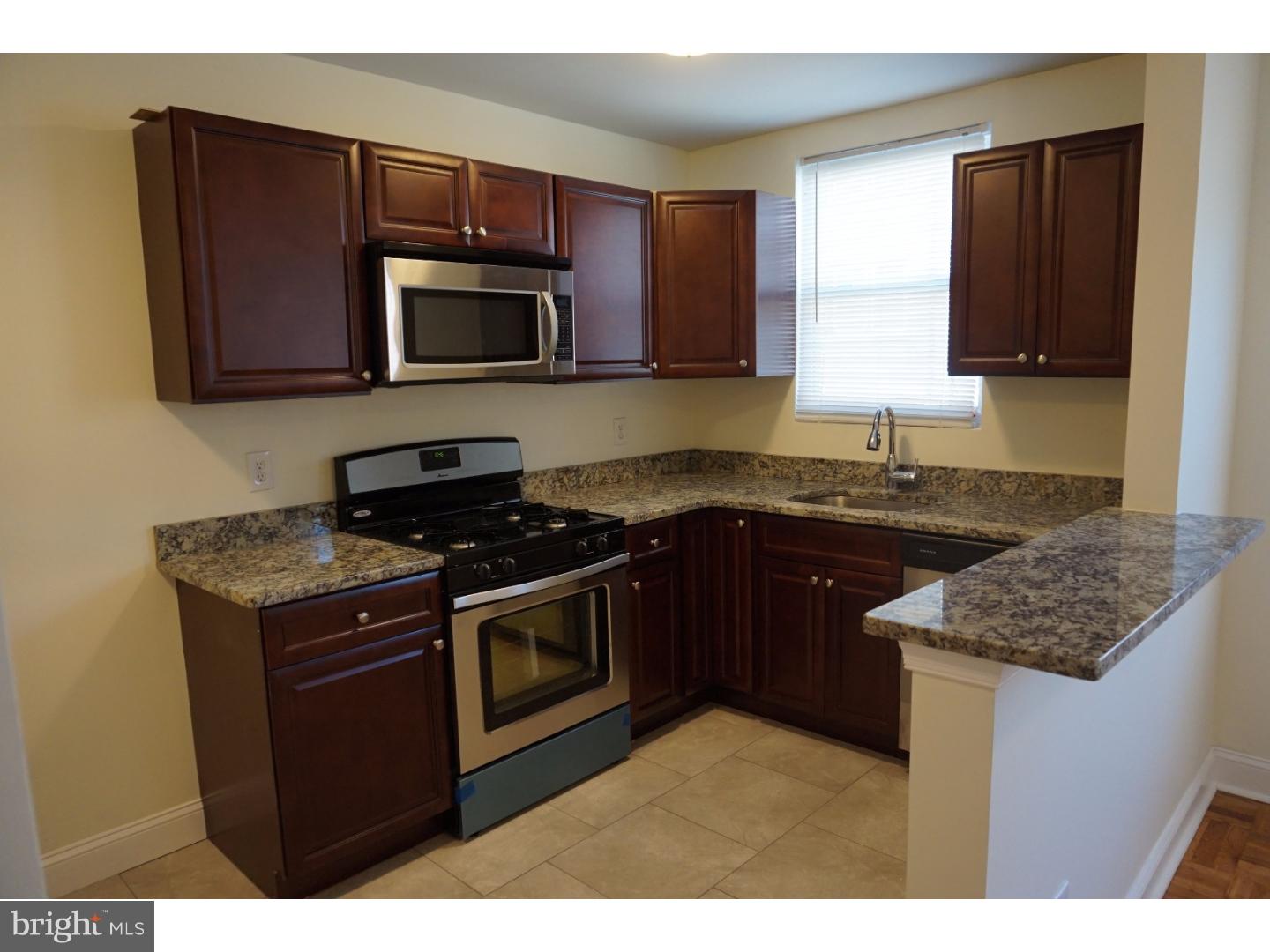616 Briarcliff Road Upper Darby, PA 19082 - Photo 4 of 12