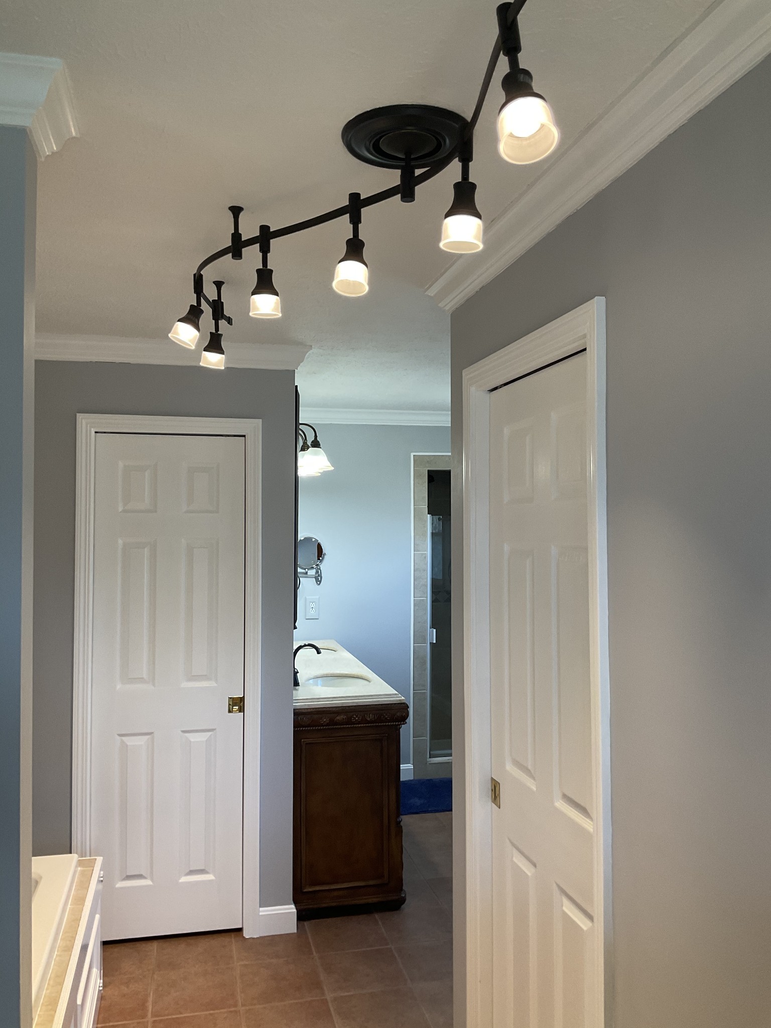 229 Black Road Dickson, TN 37055 - Photo 18 of 34 a view of a livingroom and a chandelier fan and hallway