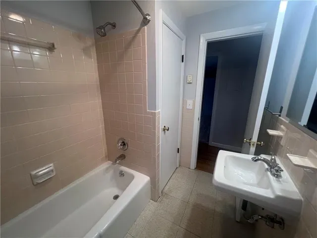 $2,400 | 19 Ethel Drive, Portsmouth, RI 02871