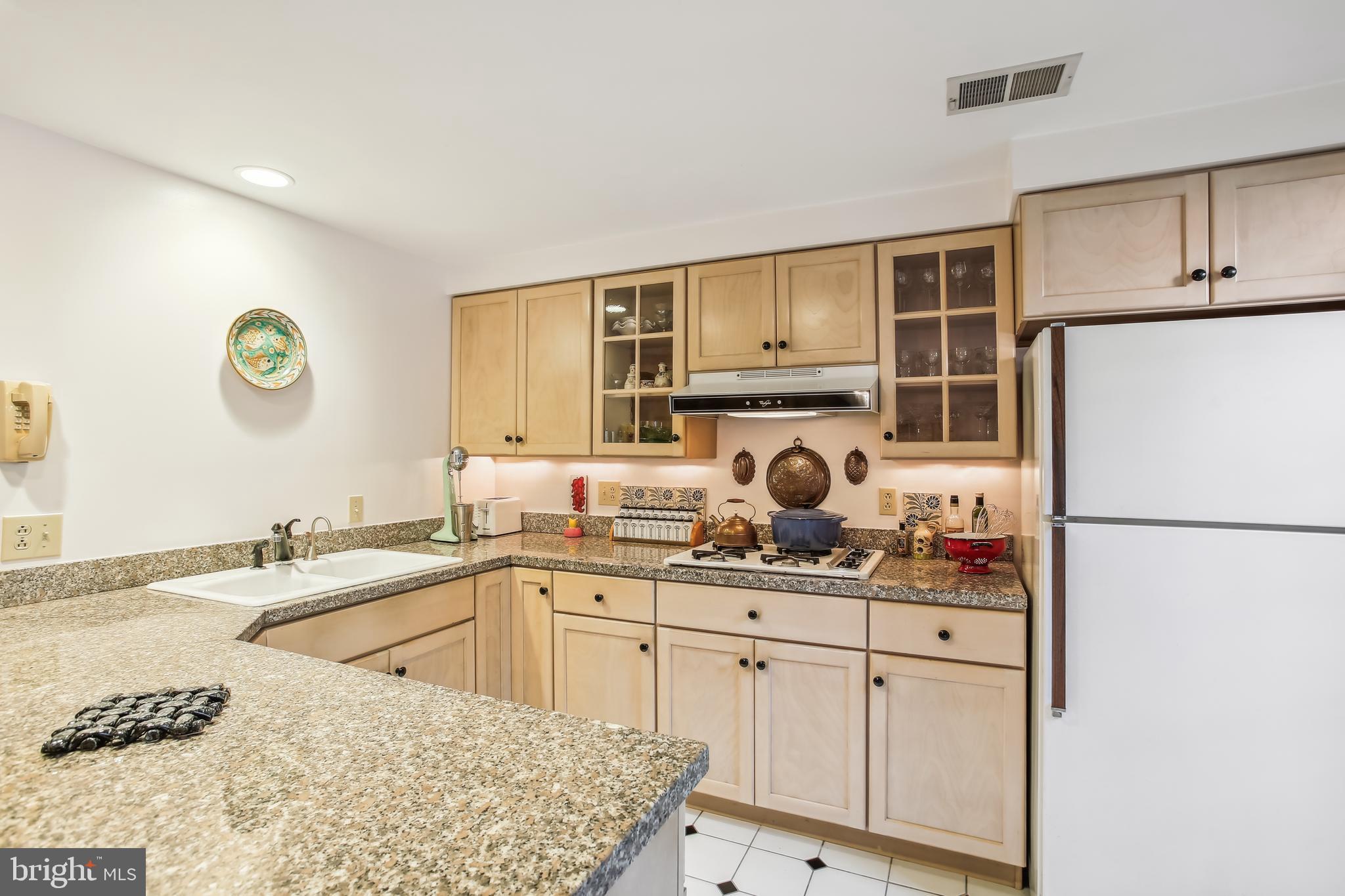1252 10th Street Northwest Washington, DC 20001 - Photo 35 of 58 Efficient U shaped counter/cabinets