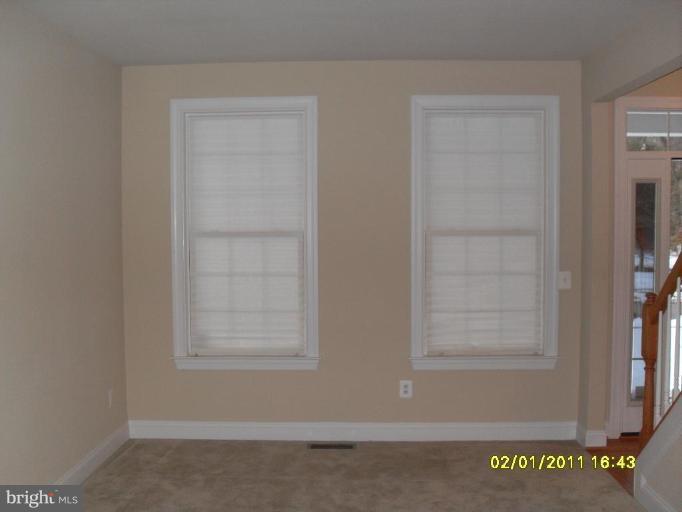 4017 Brummel Road Pasadena, MD 21122 - Photo 10 of 30 Living Room