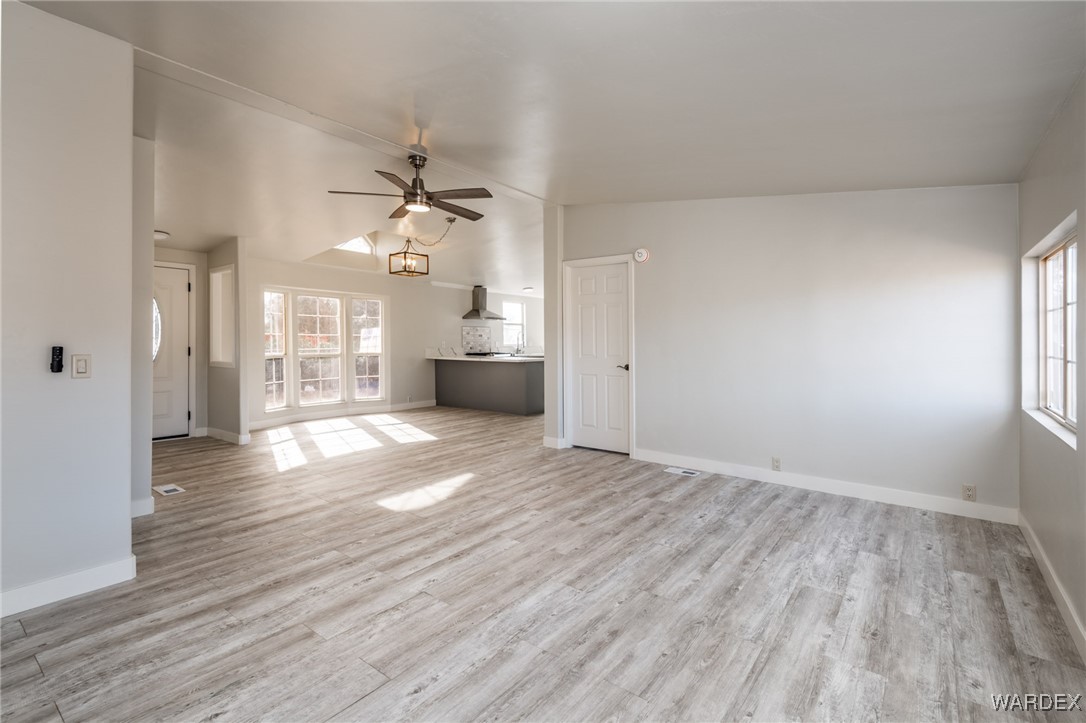4295 North Shadow Road Kingman, AZ 86409 - Photo 29 of 34 Living Room