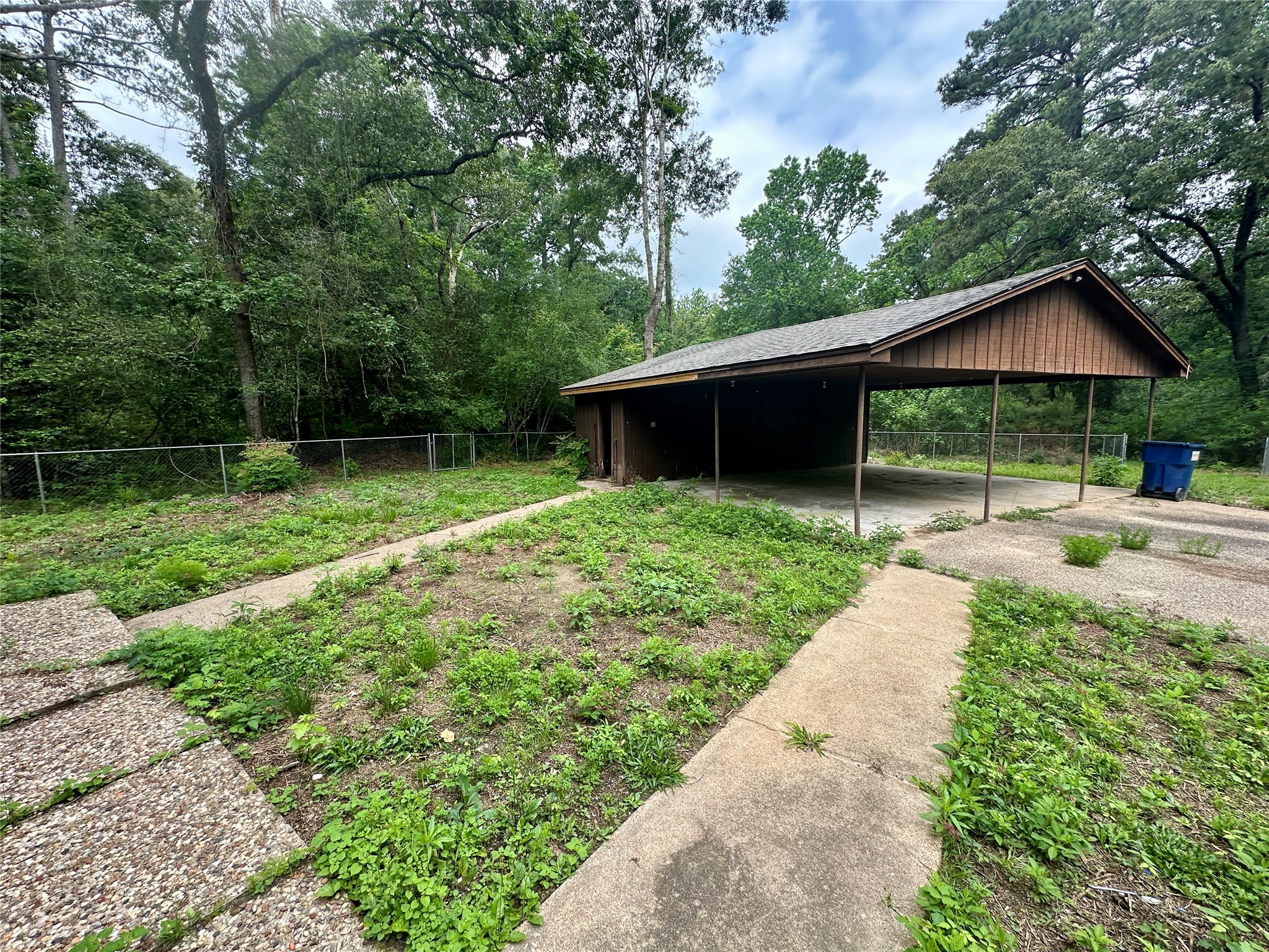 37402 Robin George Trail Magnolia, TX 77354 - Photo 38 of 42 Carport at rearof the home.