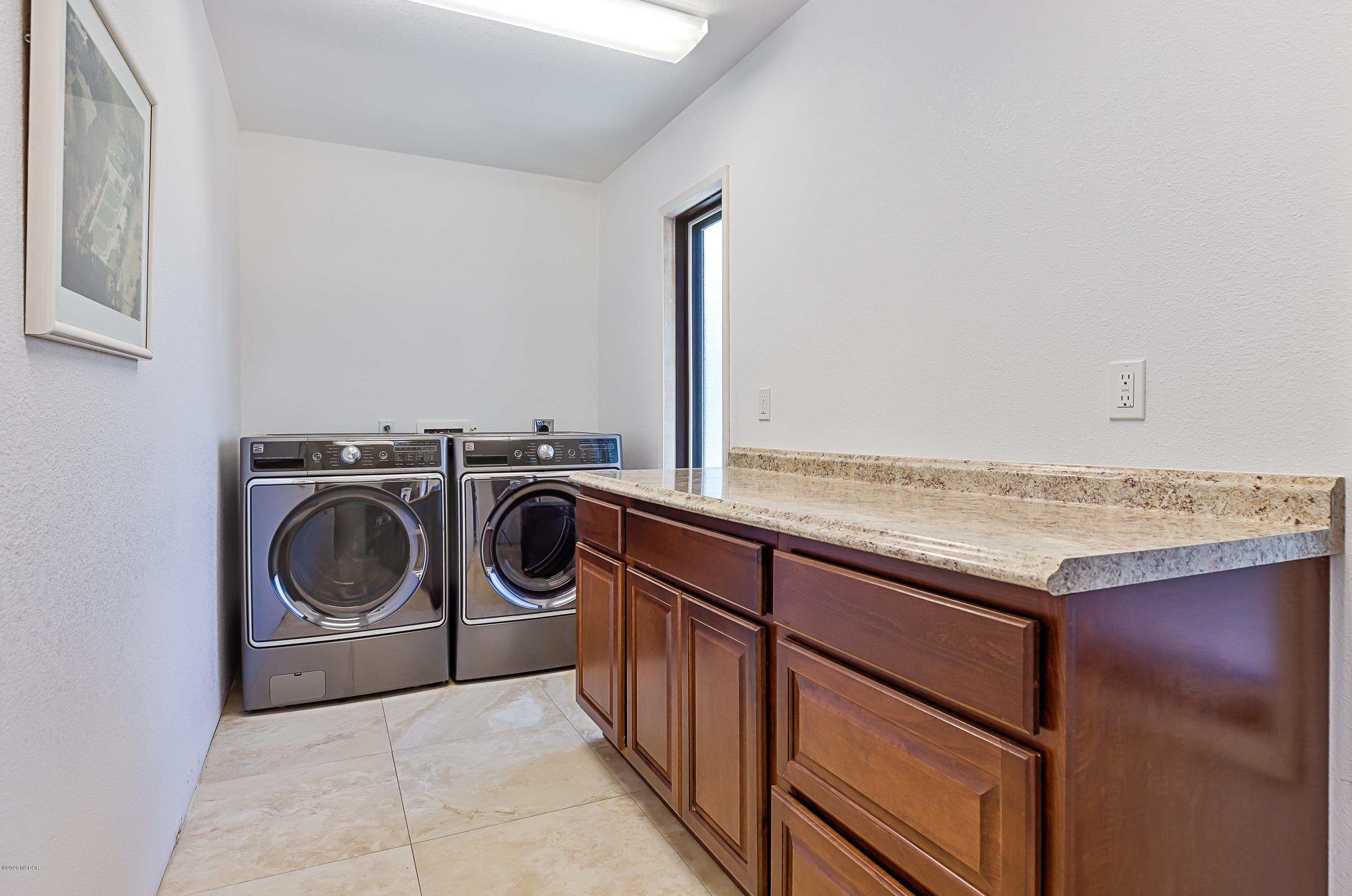 2550 Elk Grove Road Solvang, CA 93463 - Photo 17 of 28 a utility room with sink dryer and washer