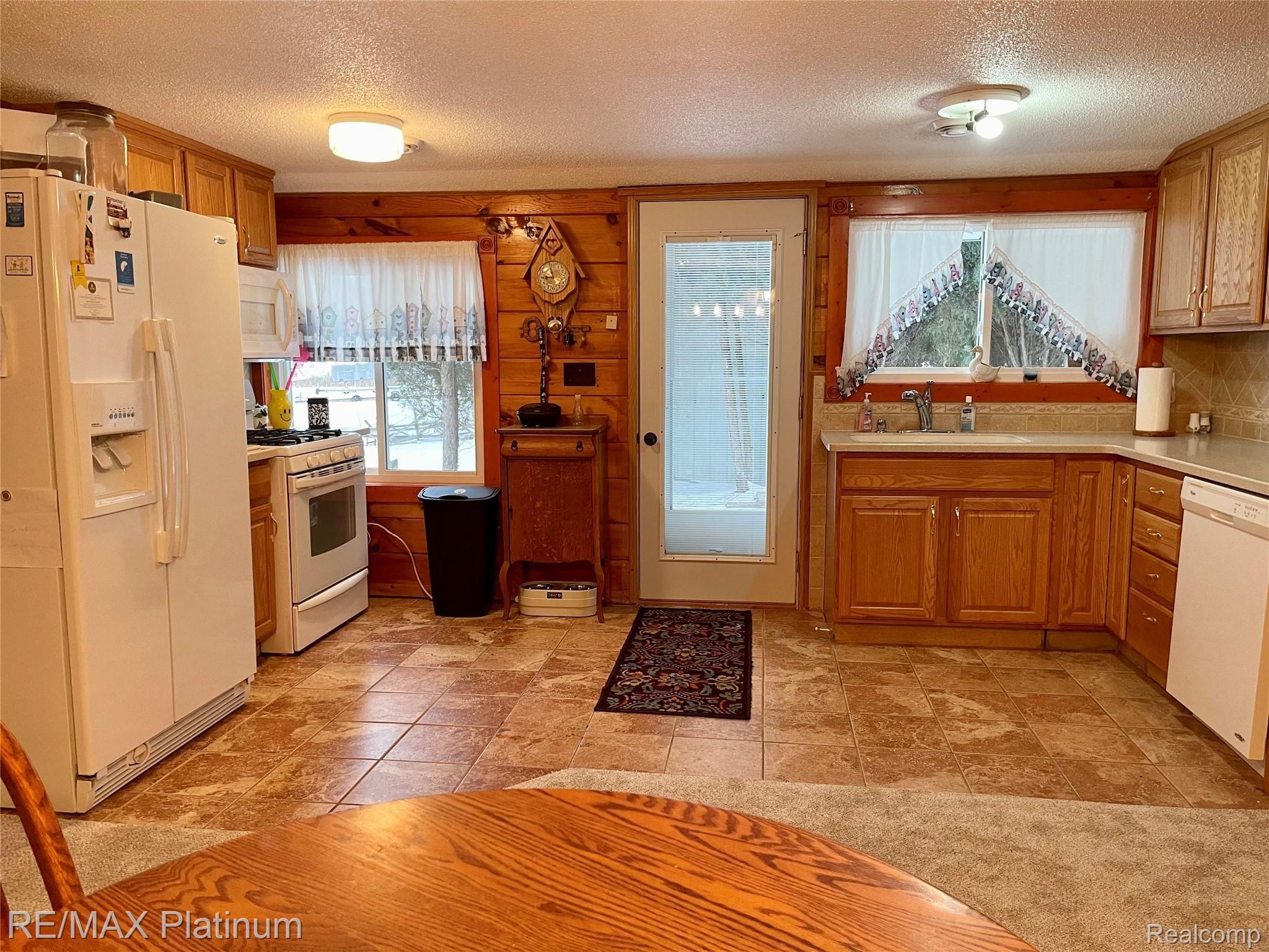 2211 Sanderson Road Prescott, MI 48756 - Photo 6 of 18 IMG_5504.jpg