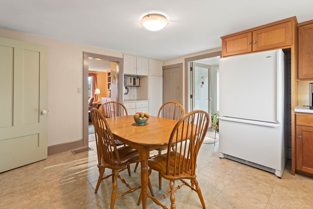63 Ferry Road Salisbury, MA 01952 - Photo 20 of 42 a dining room with furniture and window