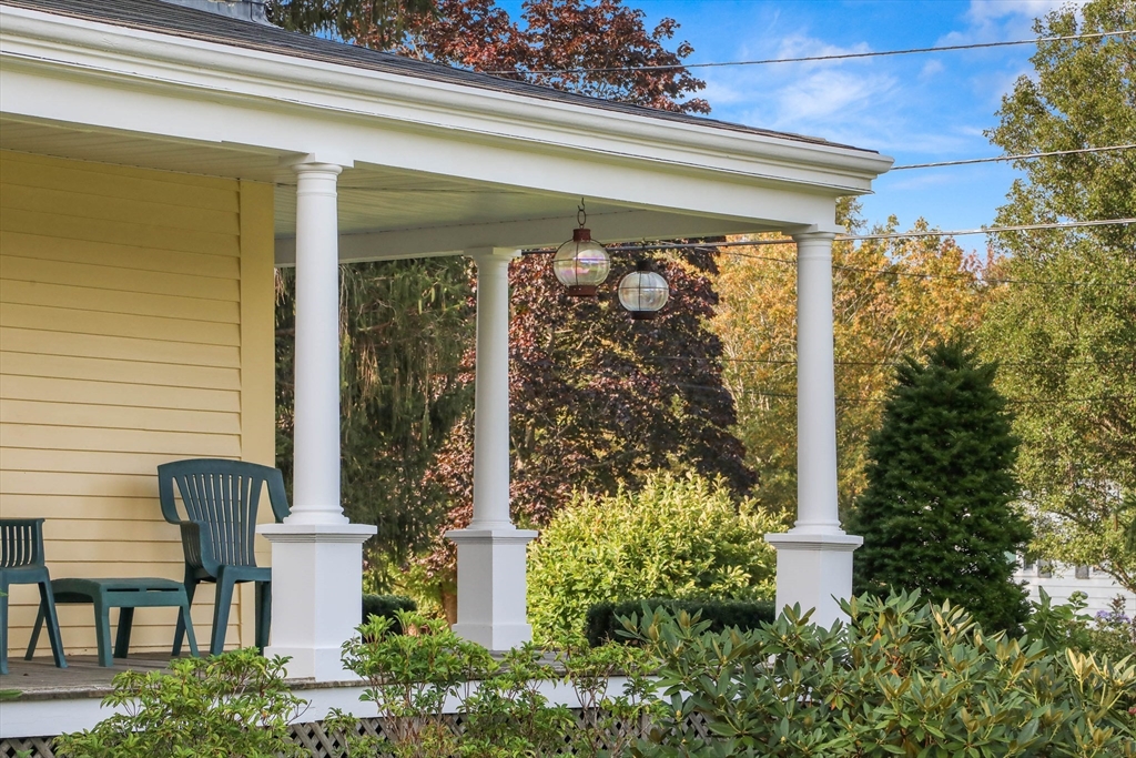 63 Ferry Road Salisbury, MA 01952 - Photo 6 of 42 a front view of a house with garden