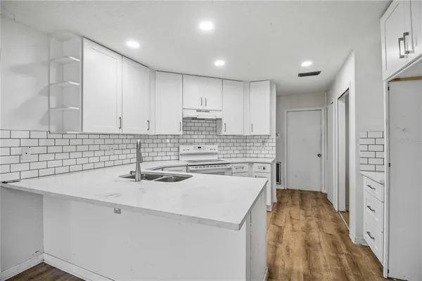 $350,000 | 2715 27th Ave Drive West, Bradenton, FL 34205