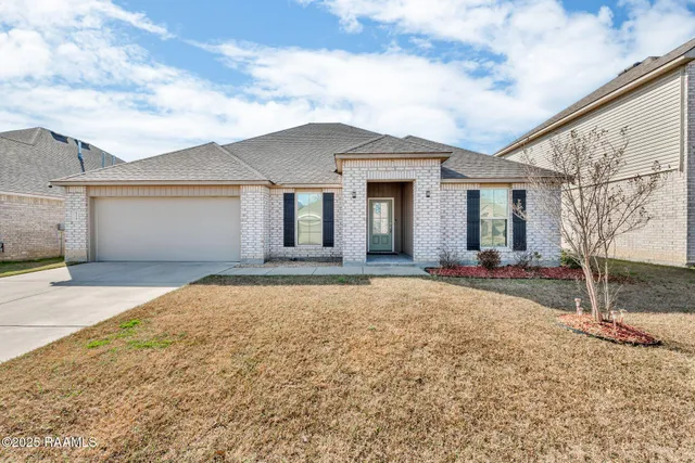 $250,000 | 214 South Lakepointe Drive, Lafayette, LA 70506