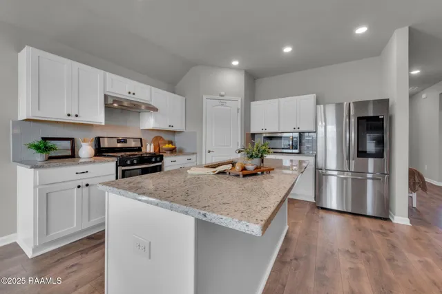 $250,000 | 214 South Lakepointe Drive, Lafayette, LA 70506