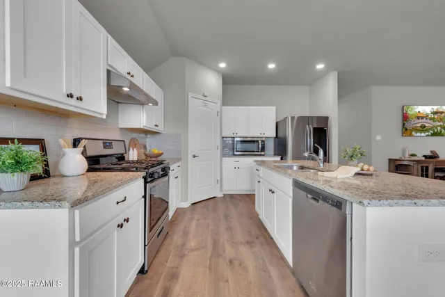 $250,000 | 214 South Lakepointe Drive, Lafayette, LA 70506