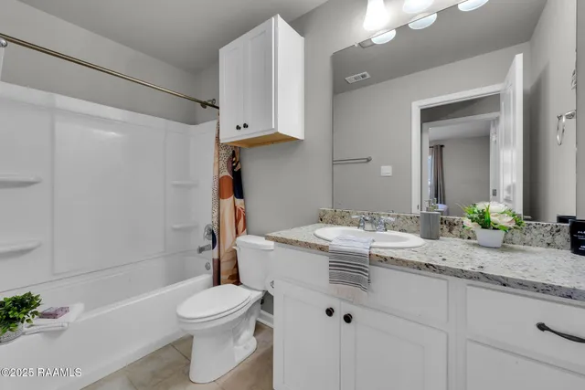 $250,000 | 214 South Lakepointe Drive, Lafayette, LA 70506