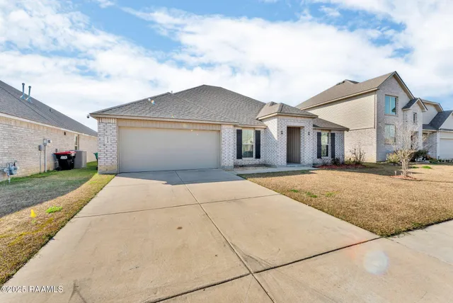 $250,000 | 214 South Lakepointe Drive, Lafayette, LA 70506